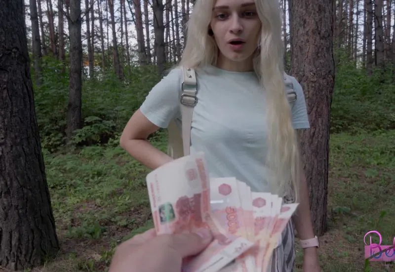 Dùng tiền gạ địt bồ hám tiền ngay trong rừng vắng vẻ